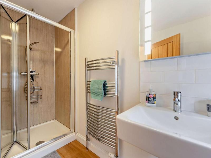 Clareston Cove - a lovely 3 bed cottage with sauna in Tenby town centre - image 13