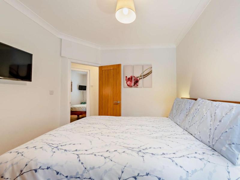 Clareston Cove - a lovely 3 bed cottage with sauna in Tenby town centre - image 23