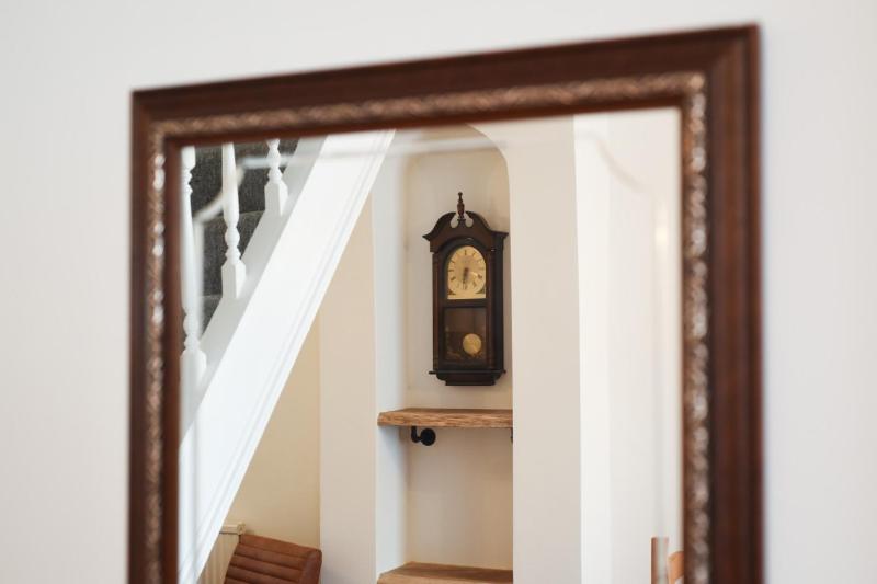 Clives Abode - Centrally Located 2BR Family Home - image 1