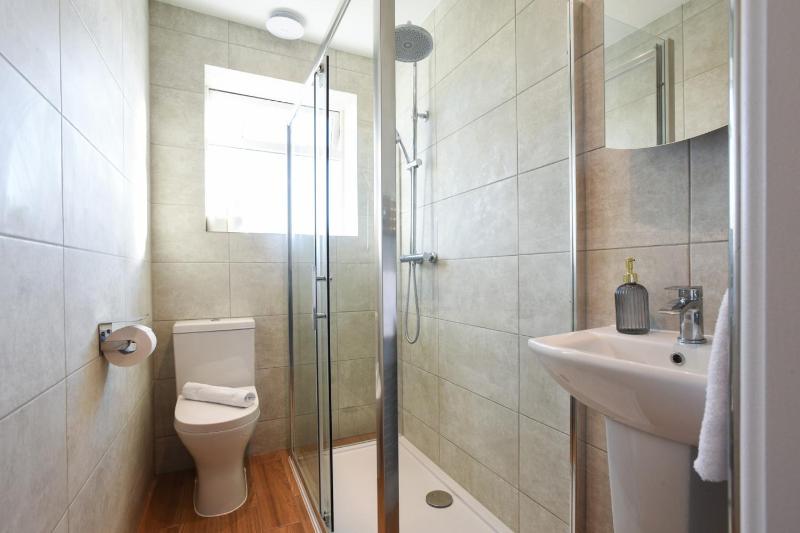Clives Abode - Centrally Located 2BR Family Home - image 13