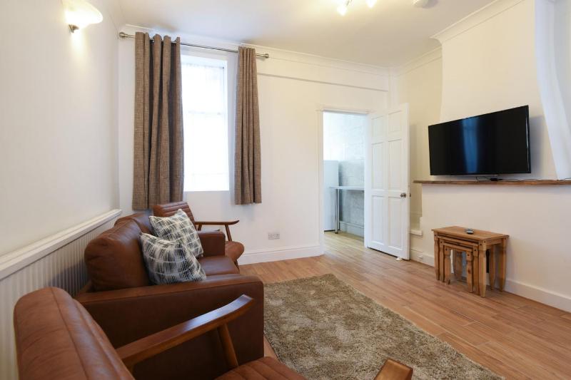 Clives Abode - Centrally Located 2BR Family Home - image 31