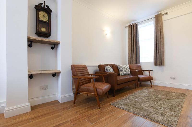 Clives Abode - Centrally Located 2BR Family Home - image 26