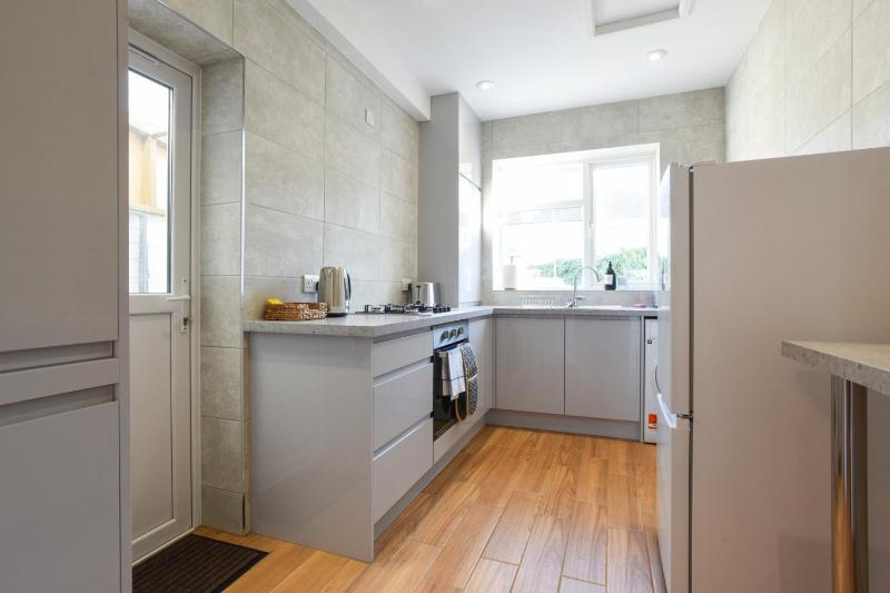 Clives Abode - Centrally Located 2BR Family Home - image 16