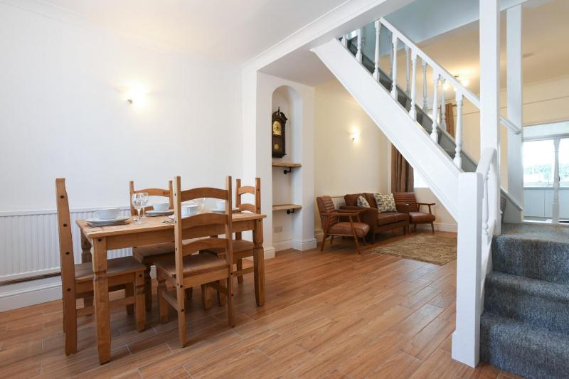 Clives Abode - Centrally Located 2BR Family Home - image 30