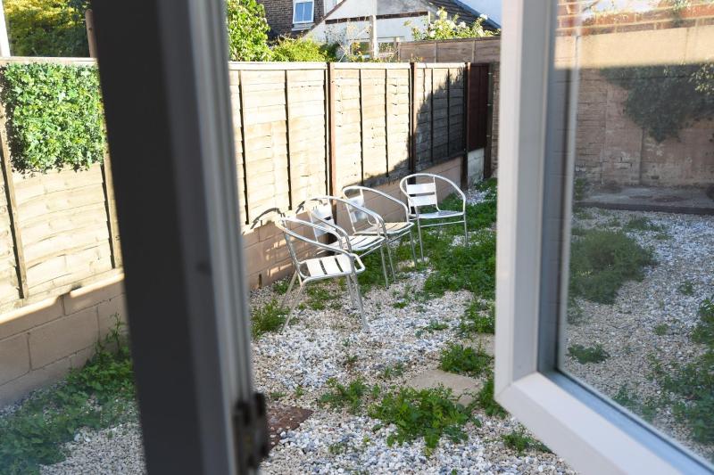 Clives Abode - Centrally Located 2BR Family Home - image 29