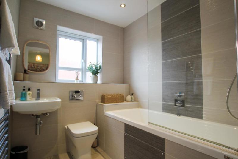 Luxury 3-Bed Chester Townhouse by Rework Accommodation - image 10
