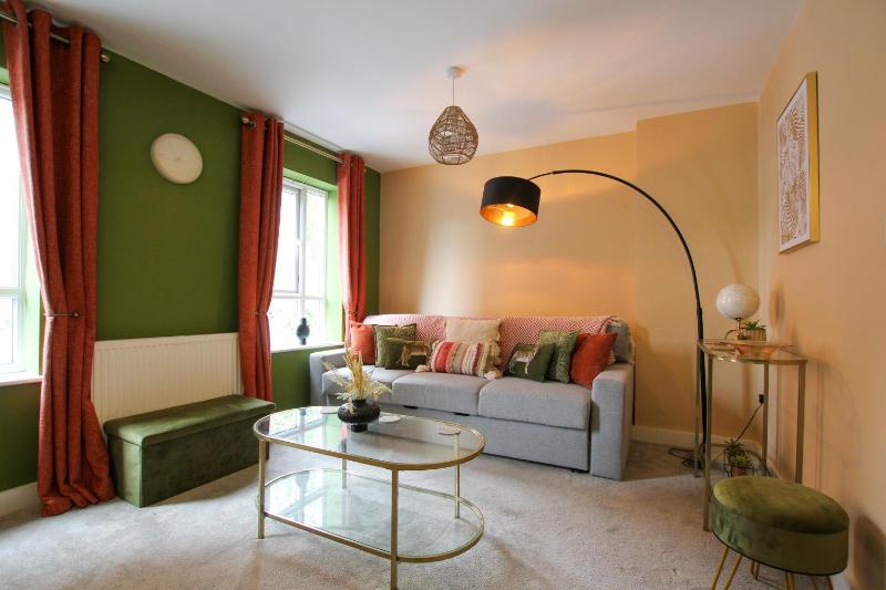Luxury 3-Bed Chester Townhouse by Rework Accommodation - image 6