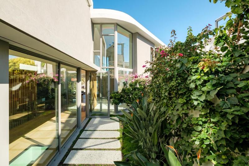 Grand Camps Bay 5bed w Views Pool Gym Villa Serena - image 2