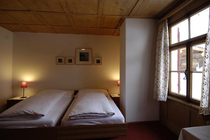 Double Room image 3