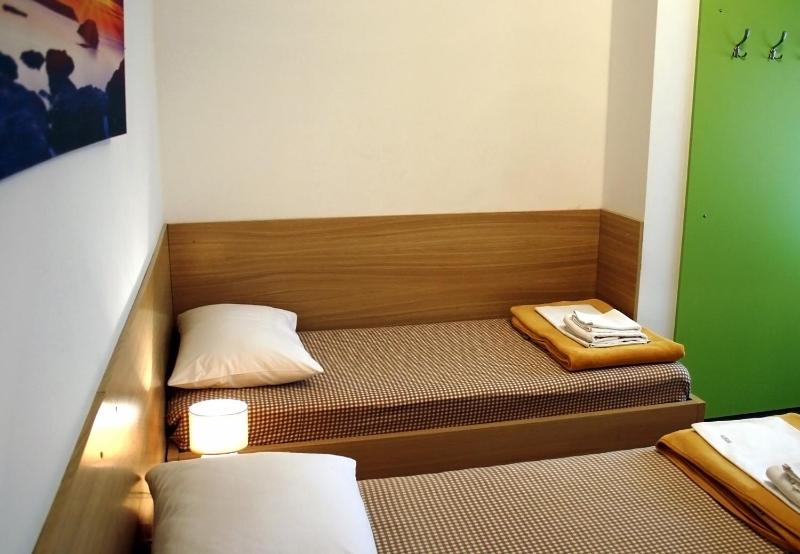 Standard Triple Room image 4