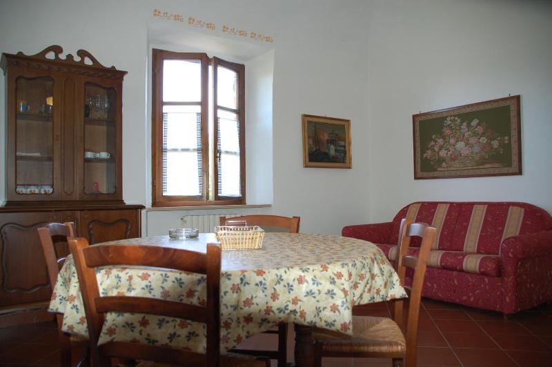 One-Bedroom Apartment with Sofa Bed image 3