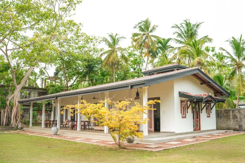 Beach Club Bungalow Induruwa - image 30