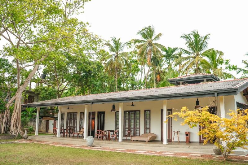 Beach Club Bungalow Induruwa - image 2