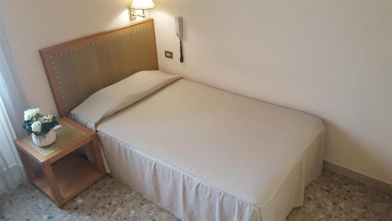 Single Room image 2