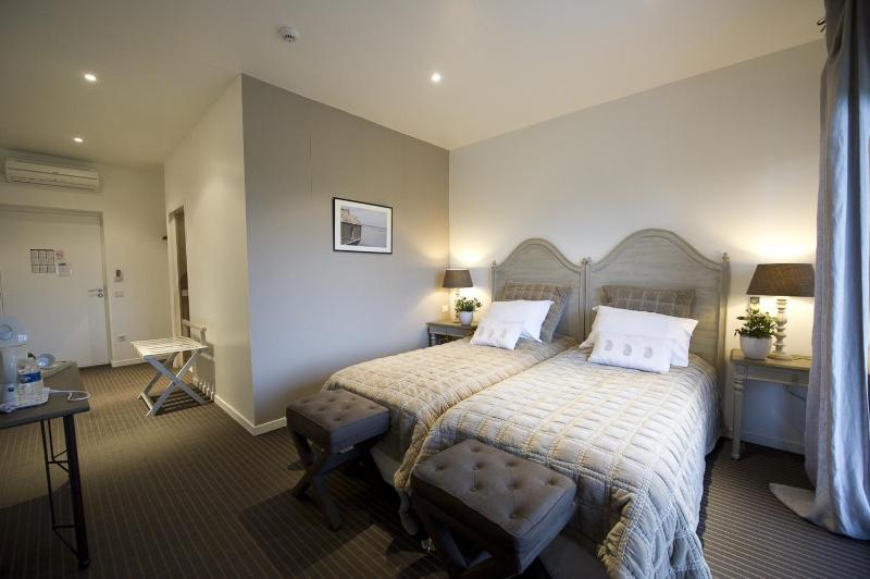 Twin Room with Terrace image 4