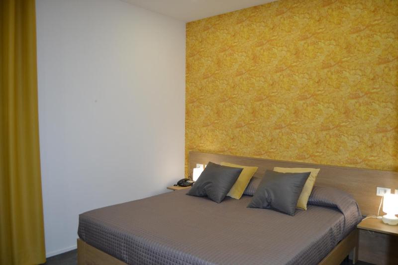 Deluxe Single Room image 1