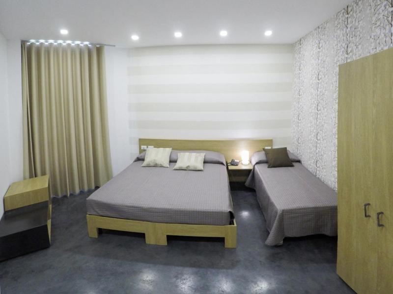 Superior Triple Room image 1