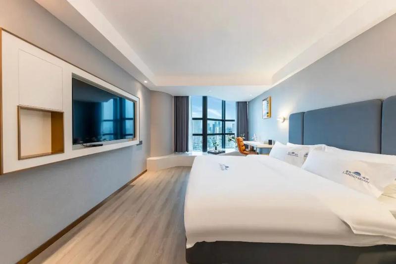 Blue Coast Hotel - image 1