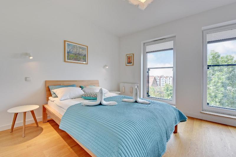 Deluxe One-Bedroom Apartment with River View and Parking (4 Adults) image 4
