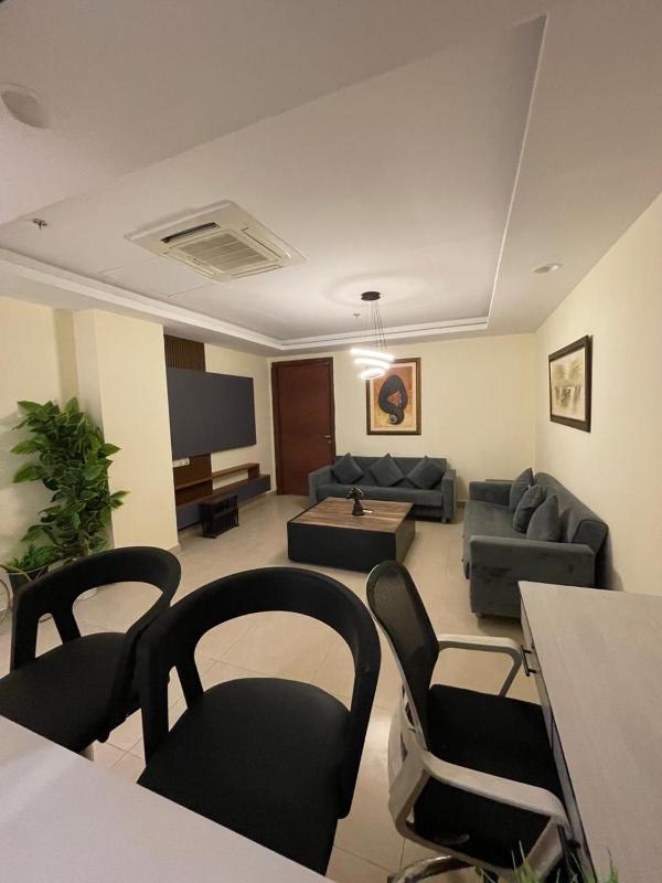 Gold Crest Luxury and Modern Apartments - image 3