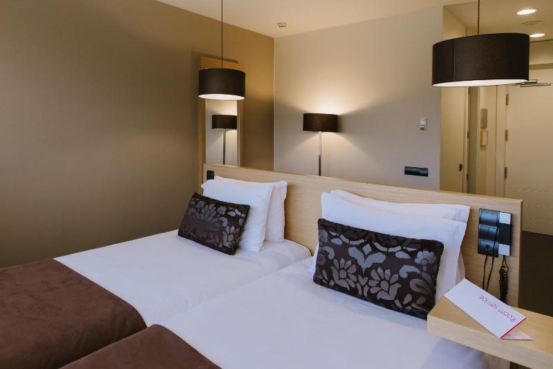 Double Room with Extra Bed (2 Adults + 1 Child) image 3
