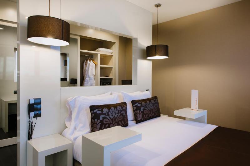 Superior Double Room (1 or 2 people) image 1