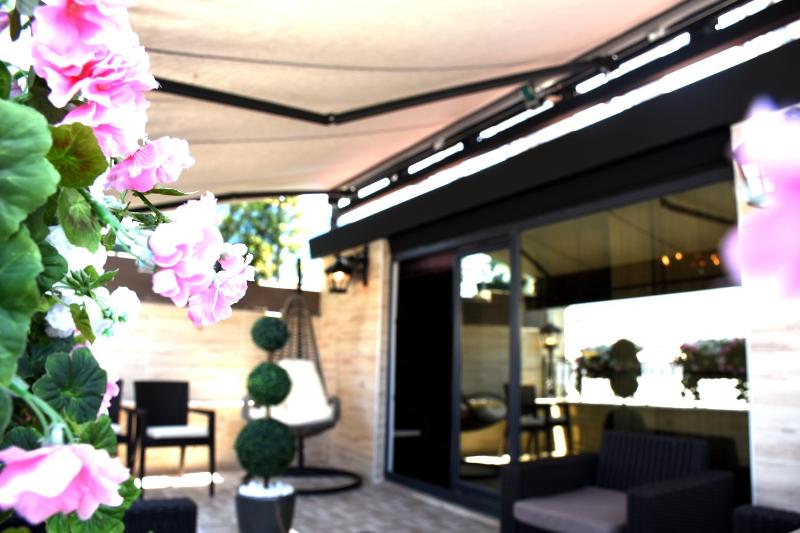 Bonne Sante Hotel - image 7