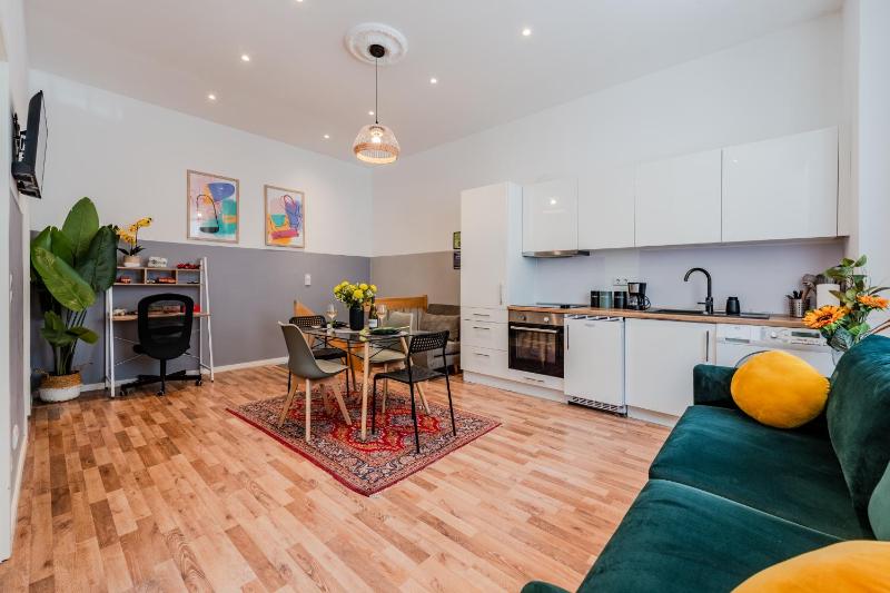 Apartment mit Fitness- und Spielbereich - image 16