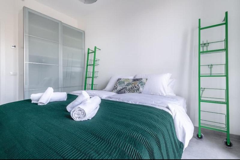 Stylish 2BR Apartment with Parking & Views in Jaffa Street - image 8