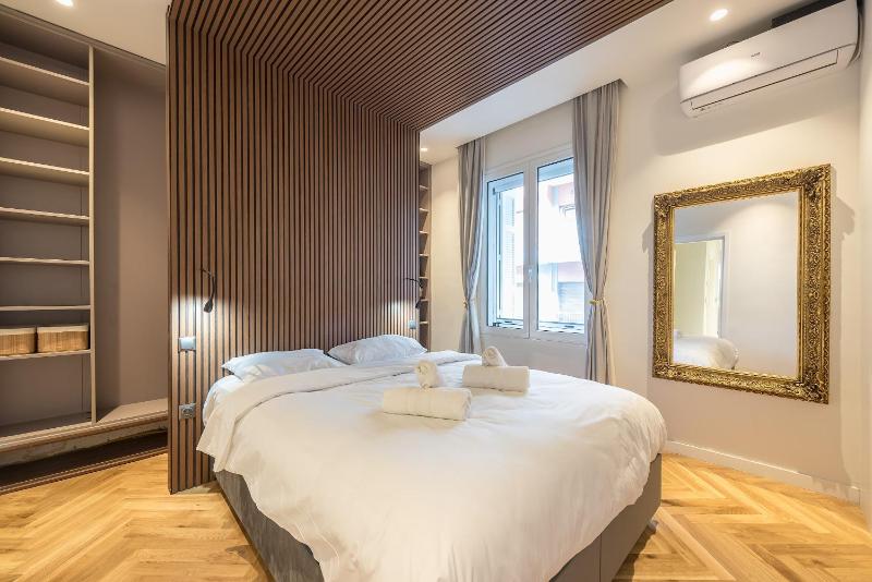 Modern 1BR in Exarchia l Green-View Balcony - image 9