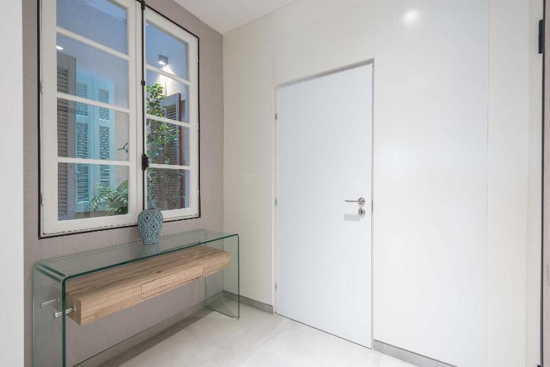Modern 1BR in Exarchia l Green-View Balcony - image 7