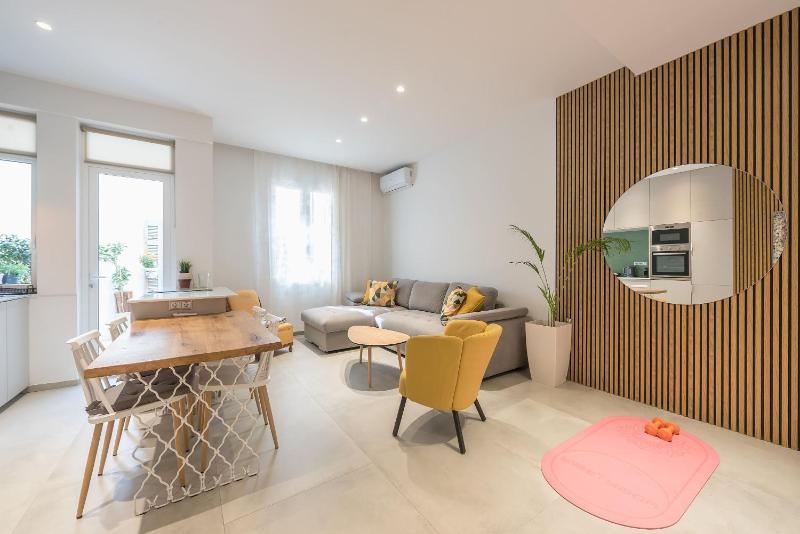 Modern 1BR in Exarchia l Green-View Balcony - image 10