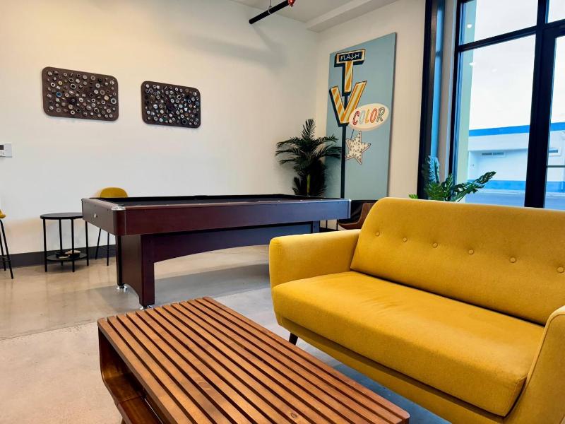 Modern Stylish Downtown Loft By UofA + Foodie Hub - image 11