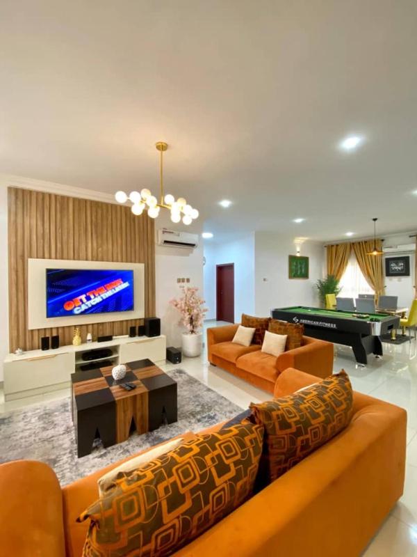 3 Bedrooms Apartments Chevron Lekki - image 1
