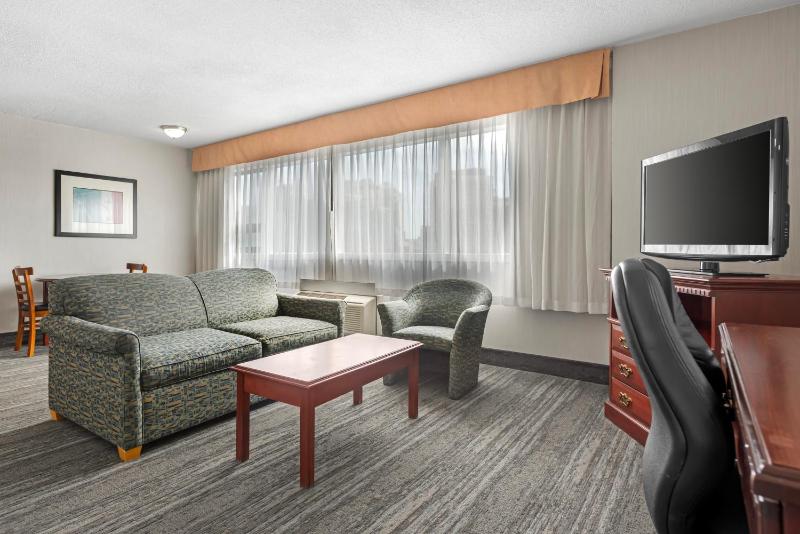 Best Western Plus Suites Downtown - image 11