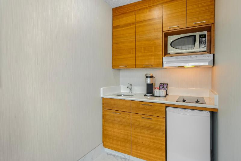 Best Western Plus Suites Downtown - image 5