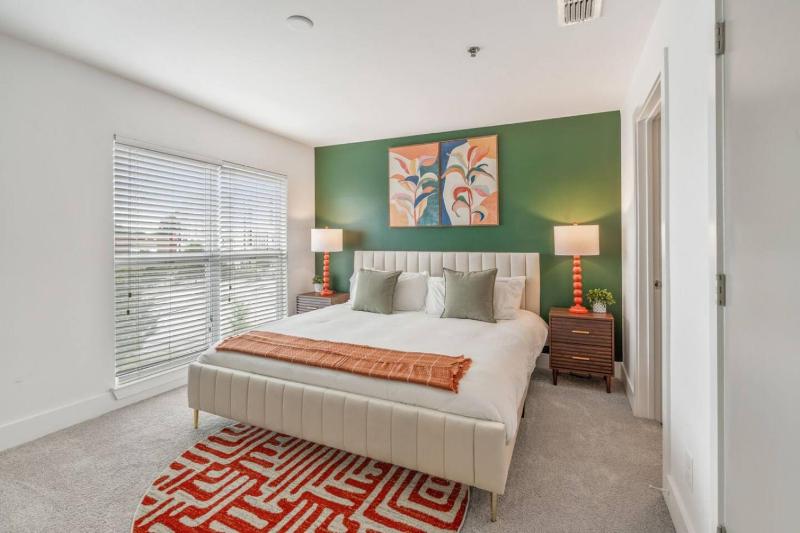 Chic 2BR King Bed Balcony Krog Market Steps to Beltline - image 20