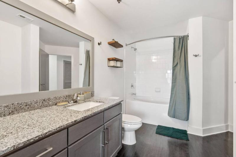Chic 2BR King Bed Balcony Krog Market Steps to Beltline - image 15