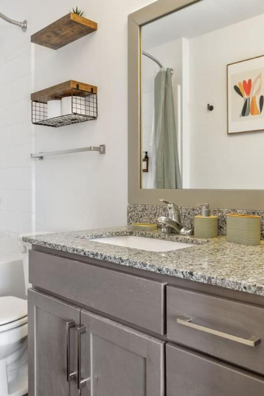 Chic 2BR King Bed Balcony Krog Market Steps to Beltline - image 25