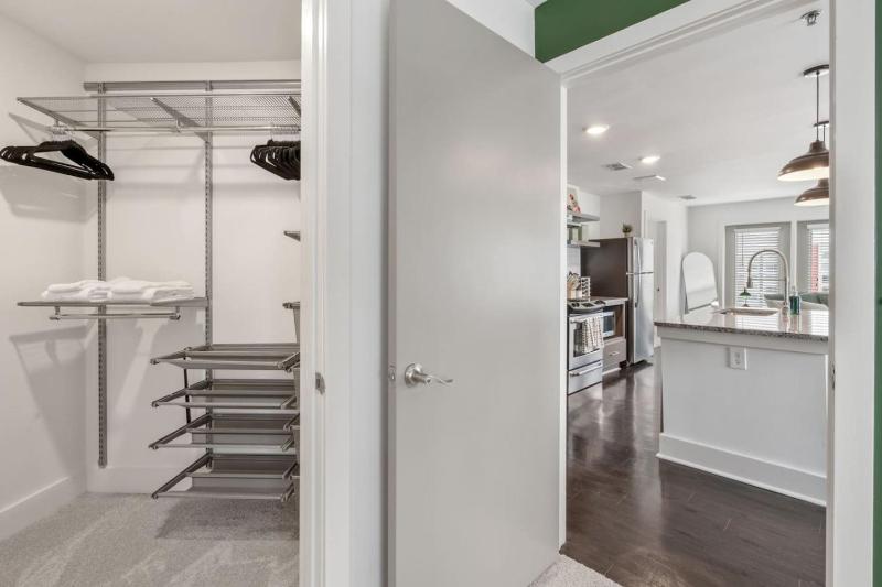 Chic 2BR King Bed Balcony Krog Market Steps to Beltline - image 6