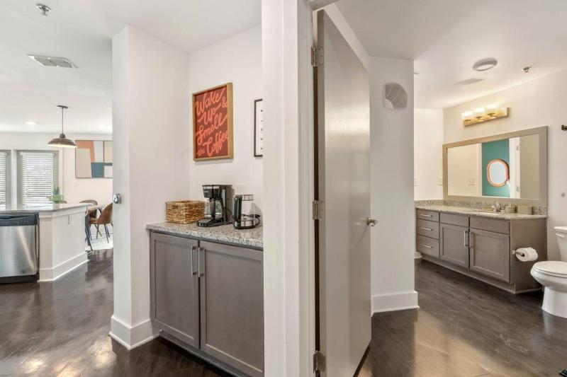 Chic 2BR King Bed Balcony Krog Market Steps to Beltline - image 18