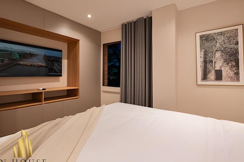 Premium Getaway with Private Jacuzzi - image 10