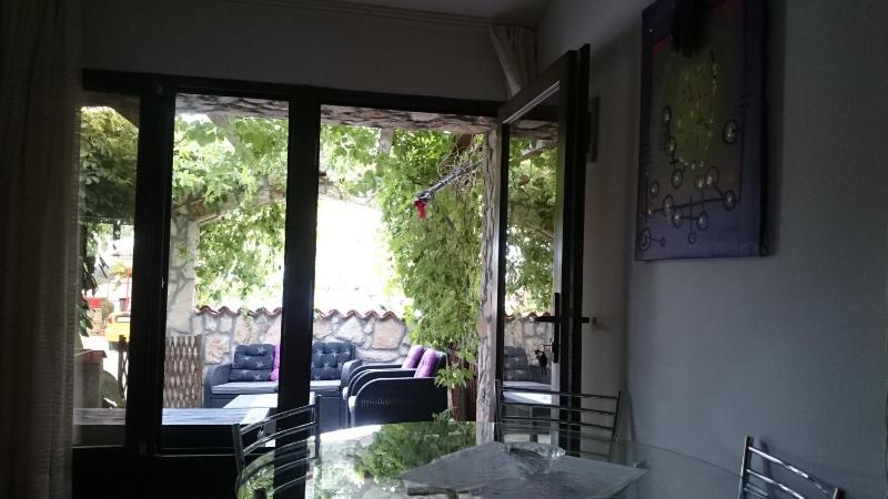 Studio Apartment image 4