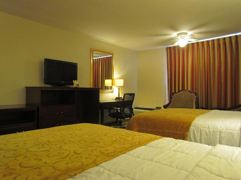 Double Room with Two Double Beds image 3