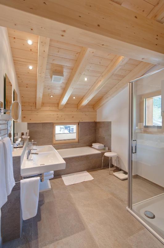 Deluxe Double Room with Matterhorn View image 3