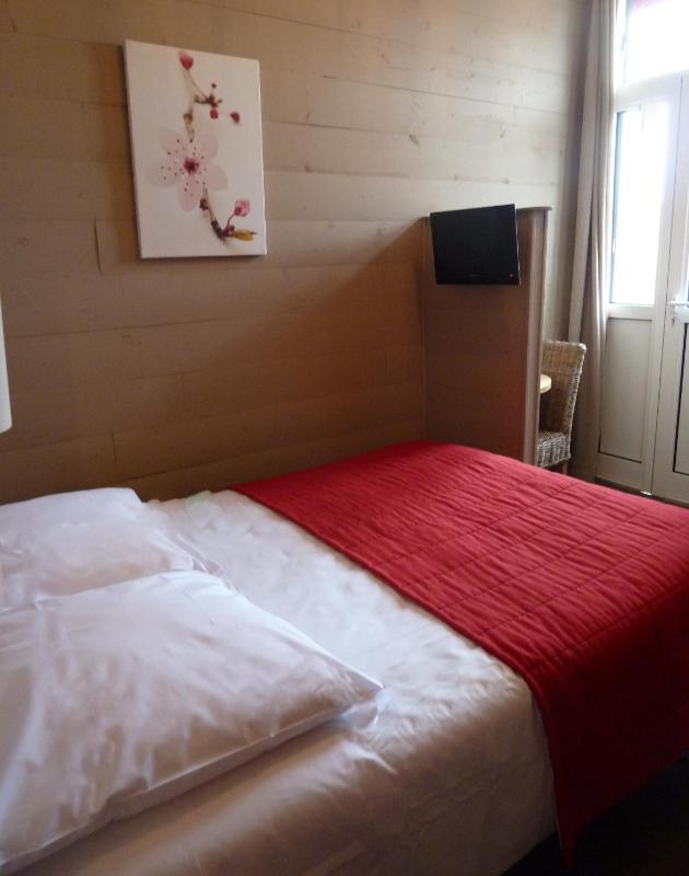 Small Double Room image 2
