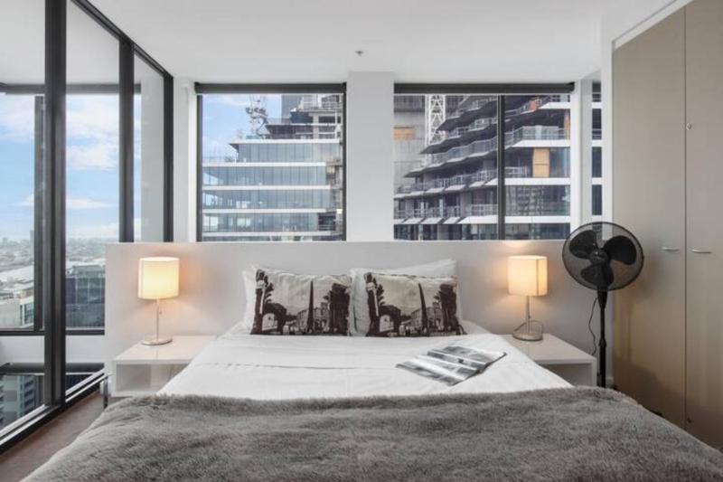 Incredible City Views in Convenient CBD Apartment - image 6