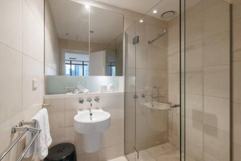 Incredible City Views in Convenient CBD Apartment - image 5
