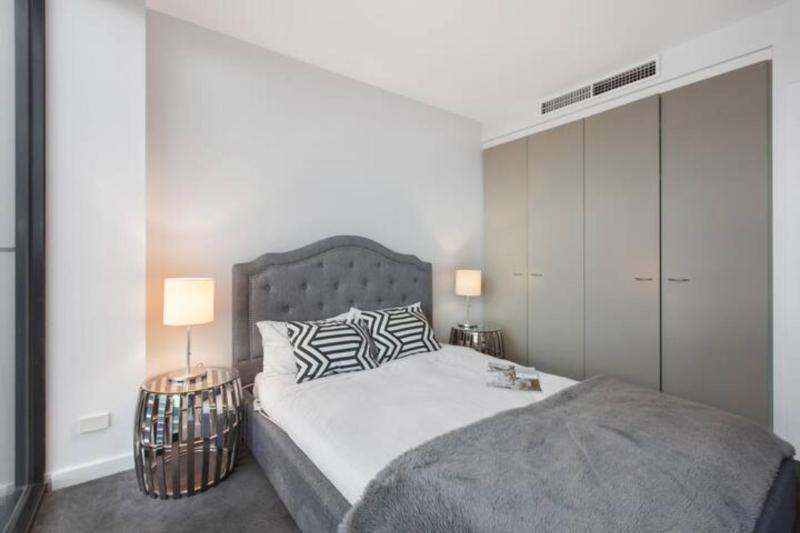Incredible City Views in Convenient CBD Apartment - image 15