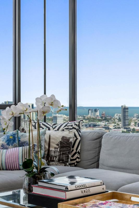 Incredible City Views in Convenient CBD Apartment - image 9